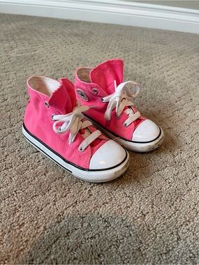 hot pink converse! 🩷